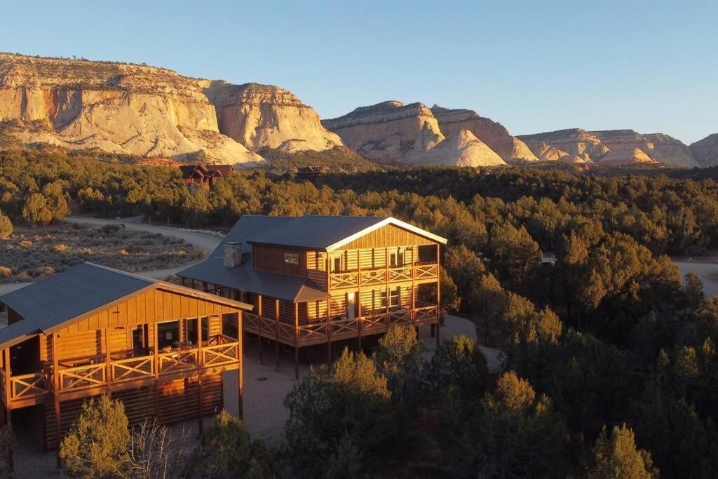 Painted Cliffs-Hot Tub, Amazing Views Between Zion And Bryce Villa ออร์เดอร์วิลล์ ภายนอก รูปภาพ