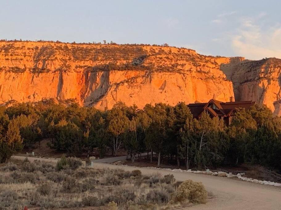 Painted Cliffs-Hot Tub, Amazing Views Between Zion And Bryce Villa ออร์เดอร์วิลล์ ภายนอก รูปภาพ